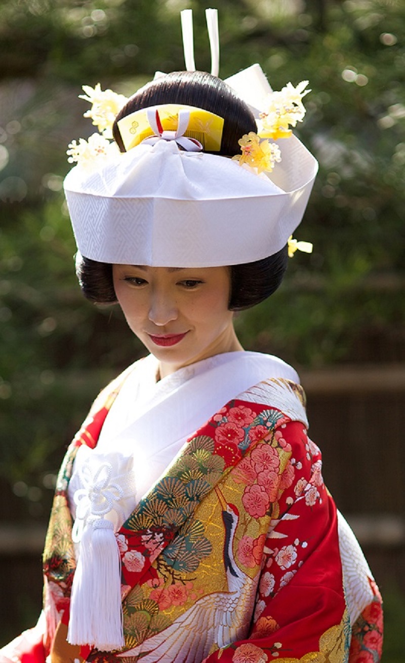 綿帽子 と 角隠し の違いとは 結婚式での和装アイテムを解説 京都 タガヤ和婚礼