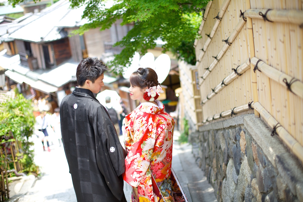 前撮り＊色打掛】後ろ姿ショットで優美な花嫁姿 | 京都/タガヤ和婚礼