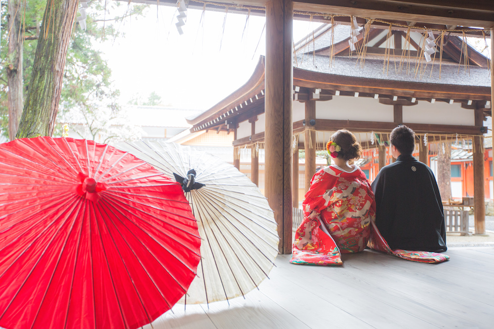 神前挙式＆前撮り】和傘で風情ある和装姿を | 京都/タガヤ和婚礼