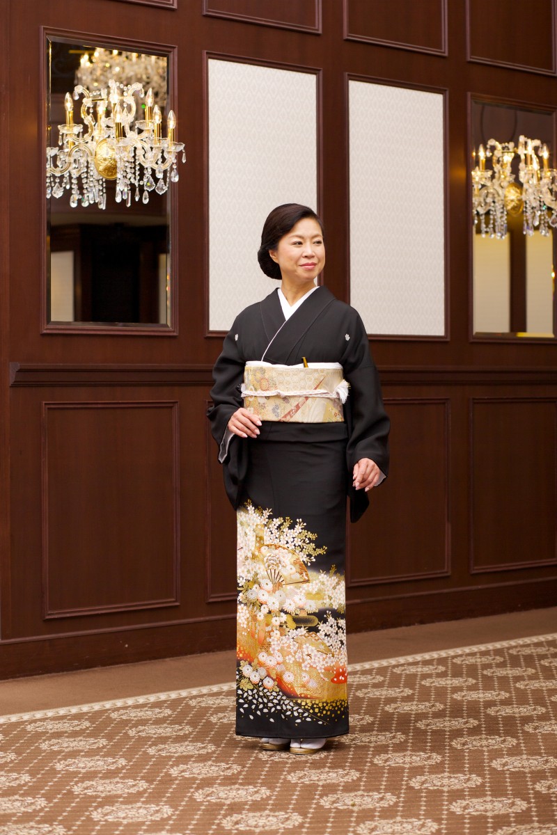 黒留袖と色留袖の違いは 立場別の選び方をご紹介 京都 タガヤ和婚礼