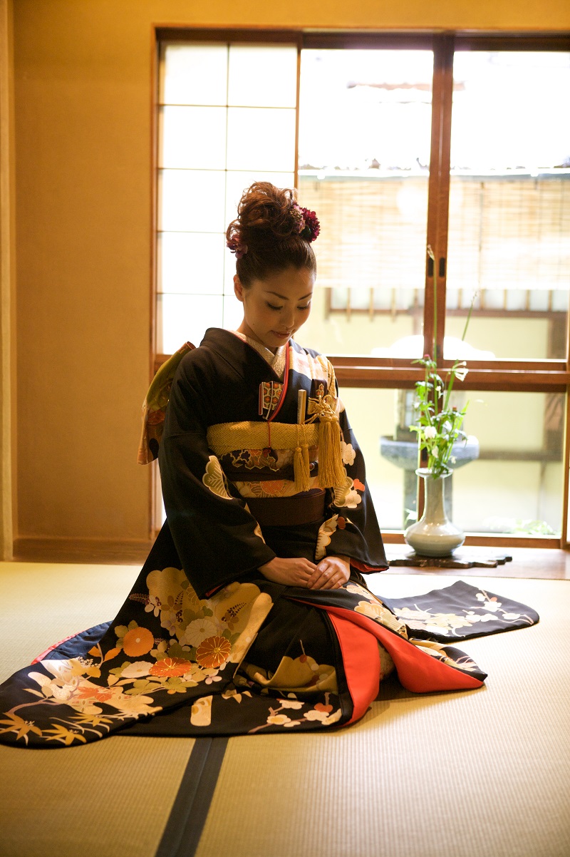 着物で座るときのマナーや振舞いは 京都 タガヤ和婚礼