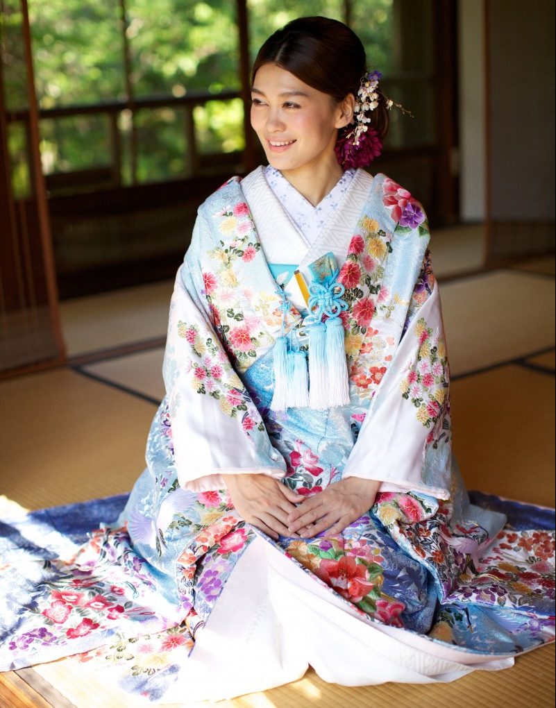 振袖を着たときの座り方は 所作のポイントを押さえて美しく 京都 タガヤ和婚礼