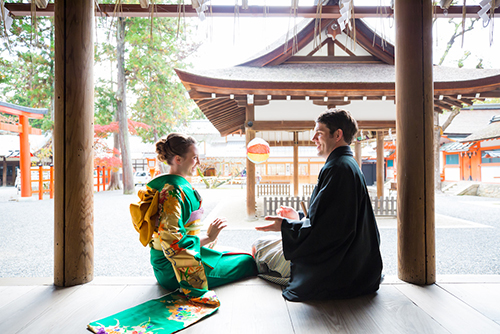 振袖を着たときの座り方は 所作のポイントを押さえて美しく 京都 タガヤ和婚礼