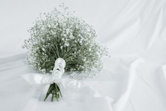 花嫁様に大人気 かすみ草のブーケの意味は 値段と造花情報も 京都 タガヤ和婚礼