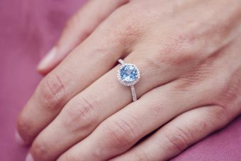 シンプルな結婚指輪が人気！？人気の指輪ブランドも紹介！
