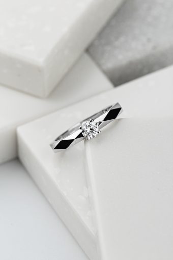 婚約指輪と結婚指輪を兼用するのはあり？メリットやデメリットを紹介します！